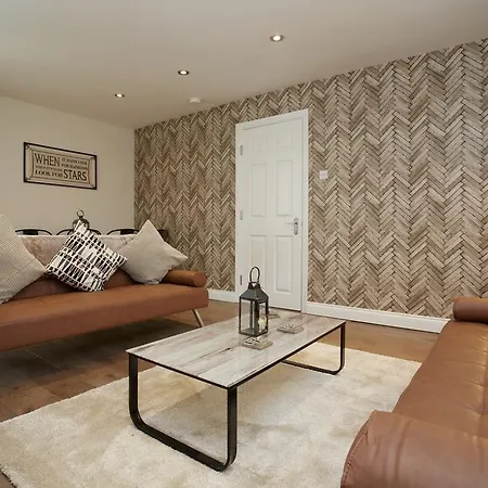 East Parade By Lj And Keat